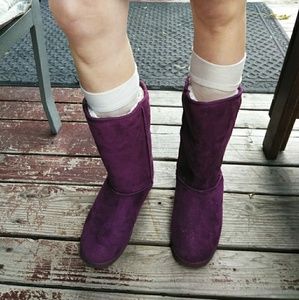 'Dawgs' purple boots